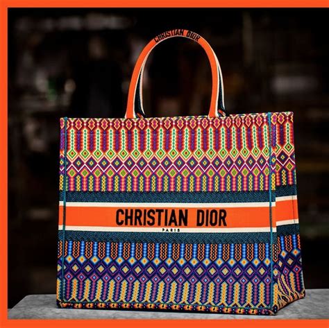 dior toto|Dior beach bag.